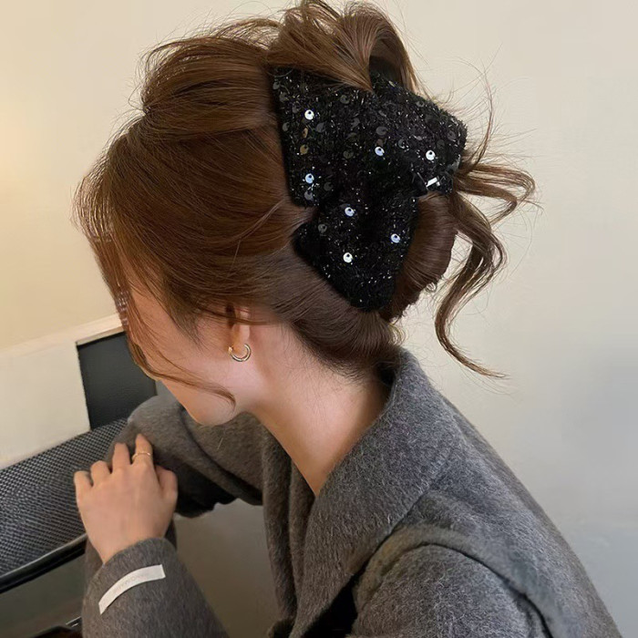 ✨Elegant Acrylic Sequin Triangle Hair Clip✨