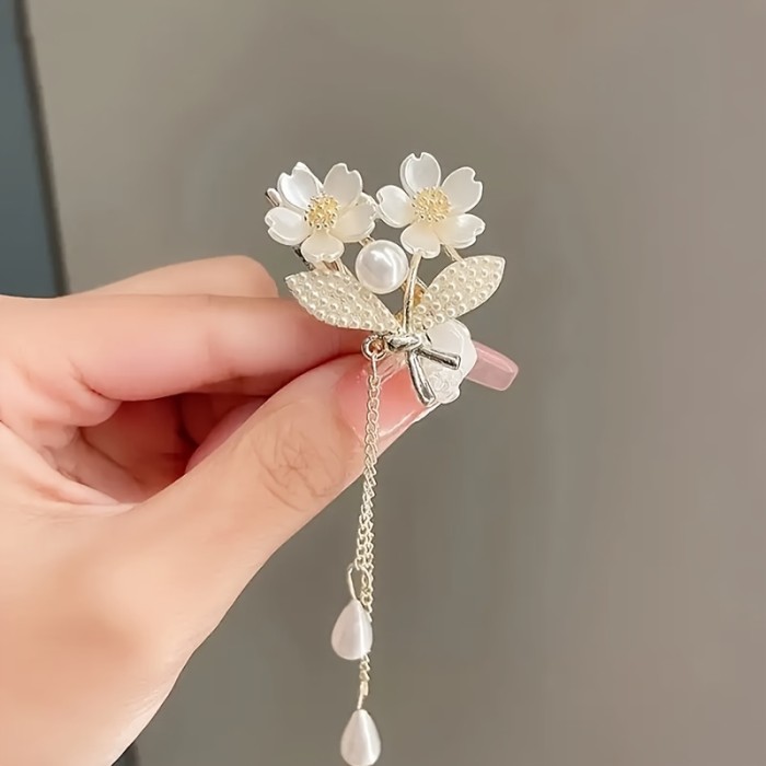 ✨Elegant Lily of the Valley Tassel Hair Clip✨