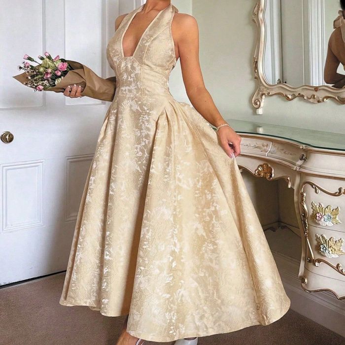 ✨Retro 3D Embossed V-Neck Halter Backless Long Dress✨