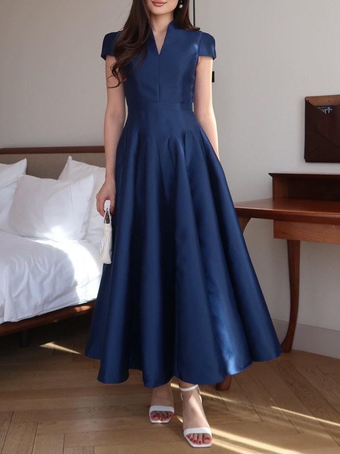 ✨Elegant V-Neck Pleated A-Line Maxi Dress✨