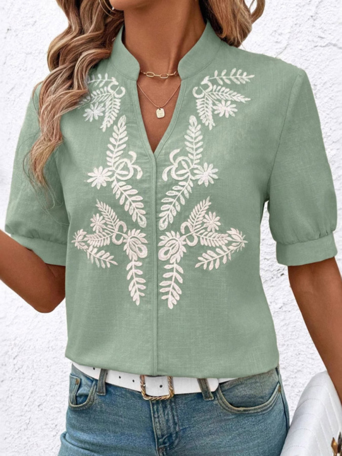 ✨Split-Joint Contrast Flower Embellished Stand Collar Short Sleeve Tee✨