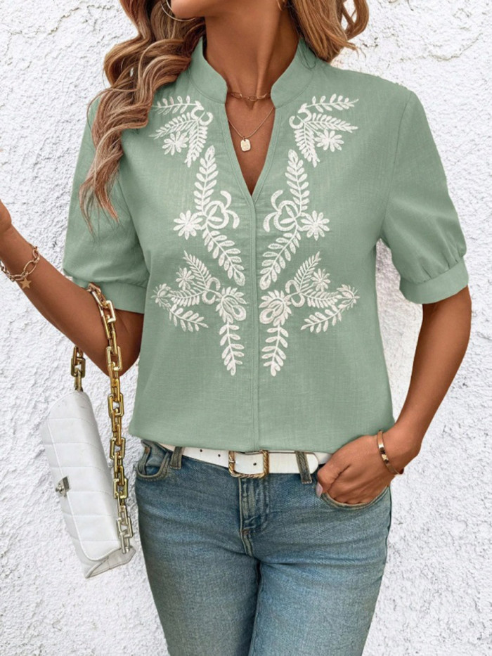 ✨Split-Joint Contrast Flower Embellished Stand Collar Short Sleeve Tee✨