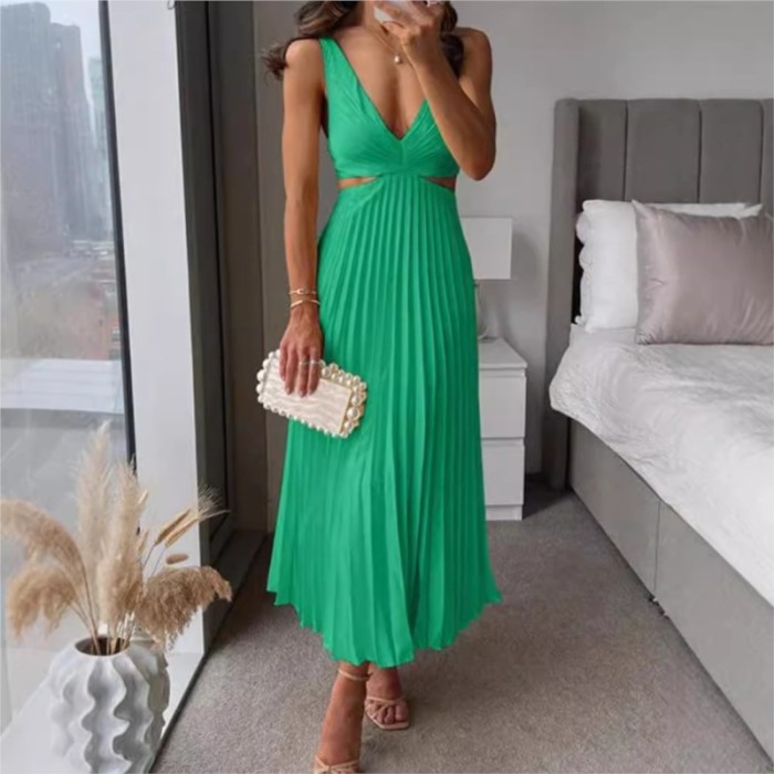 ✨Elegant V-neck Hollow Out Backless Pleated Maxi Dress✨