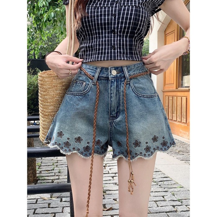 ✨Daily & Casual High Waist Hollow Flower Embroidered Denim Shorts🌿