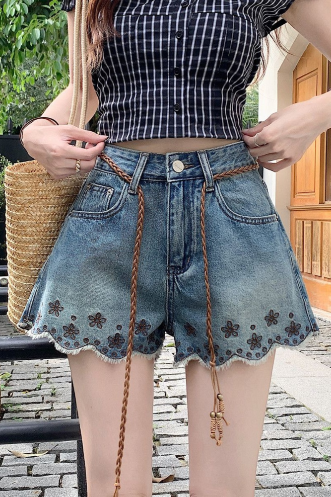 ✨Daily & Casual High Waist Hollow Flower Embroidered Denim Shorts🌿