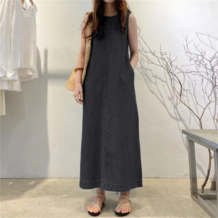 ✨Daily & Vacation Round Neck Sleeveless Backless Pocket Loose Denim Long Dress🌿