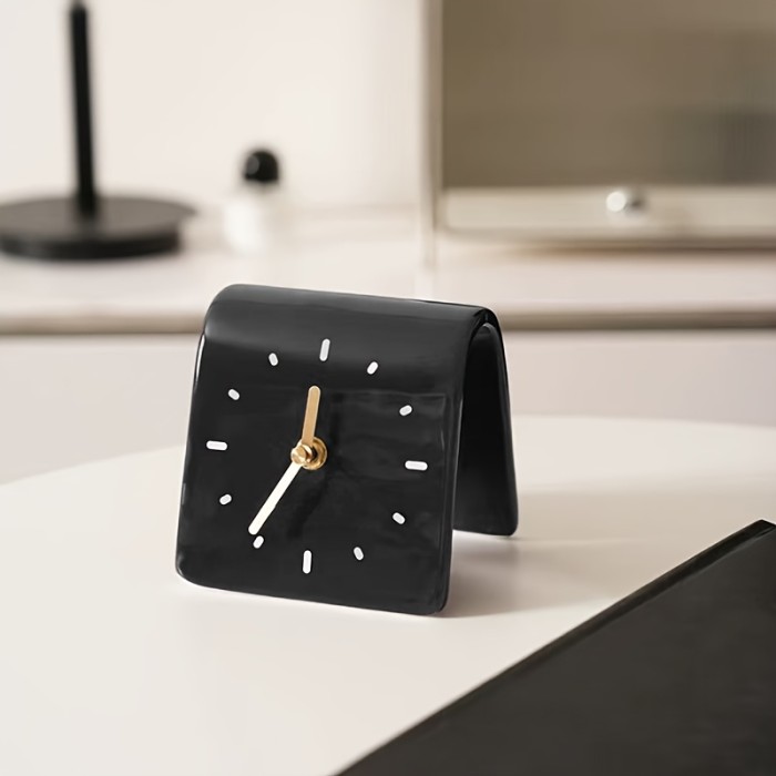 1pc, Creative Small Desktop Clock, Student Bedside Desktop Clock, Silent Clock, Modern Design Desktop Ornament, Student Classroom Office Desktop Decoration, Home Bedroom Clock