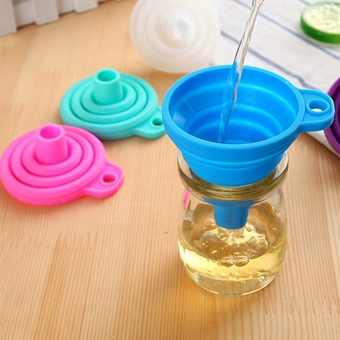 ✨Home & Kitchen Collapsible Mini Portable Funnel🥣