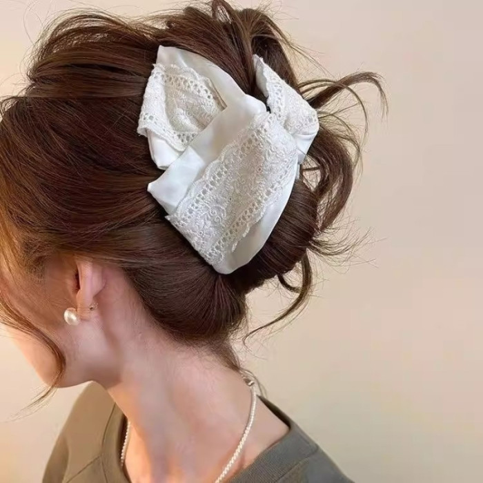 1pc AYLHFO Spring New Style White Embroidered Lace Trim Triangle Acrylic Hair Claw Clip, Women's Vintage Elegant White Lace Fabric Triangle Hair Clamp, Large Non-Slip Shark Clip, Suitable for Daily and Holiday Party Wear