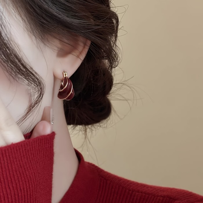 Geometric Twisted Hoop Earrings for Casual Gatherings and Daily Commute