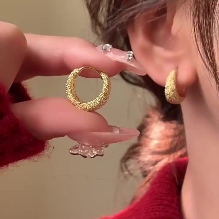 Minimalist Frosted Plain Hoop Earrings for Daily Commute and Holiday Gifting