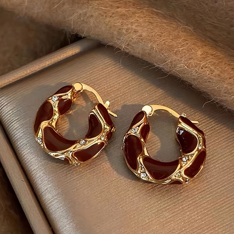 Retro French Elegant Circle Ear Cuffs for Daily Commute and Autumn Winter Dating