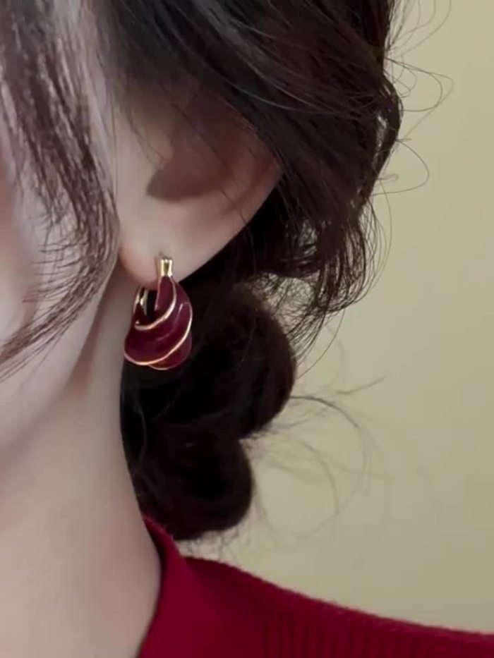 Geometric Twisted Hoop Earrings for Casual Gatherings and Daily Commute
