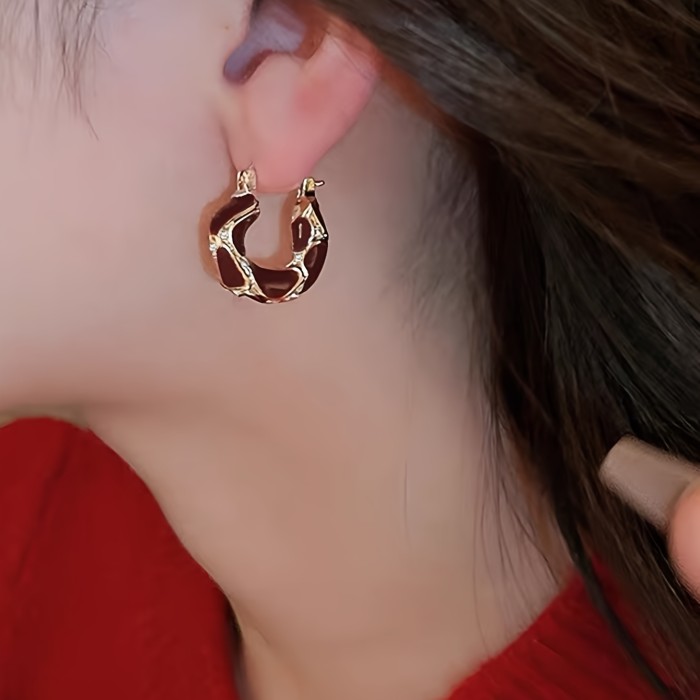 Retro French Elegant Circle Ear Cuffs for Daily Commute and Autumn Winter Dating