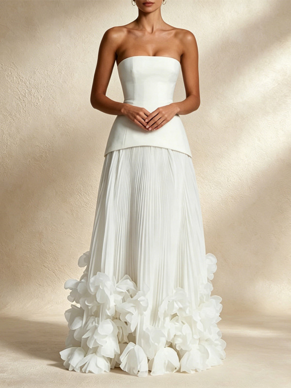 Slimming Strapless Pleated Flared Train Formal Gown for Holiday Photoshoots and Anniversary Dinners