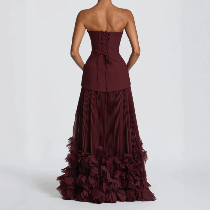 Slimming Strapless Pleated Flared Train Formal Gown for Holiday Photoshoots and Anniversary Dinners