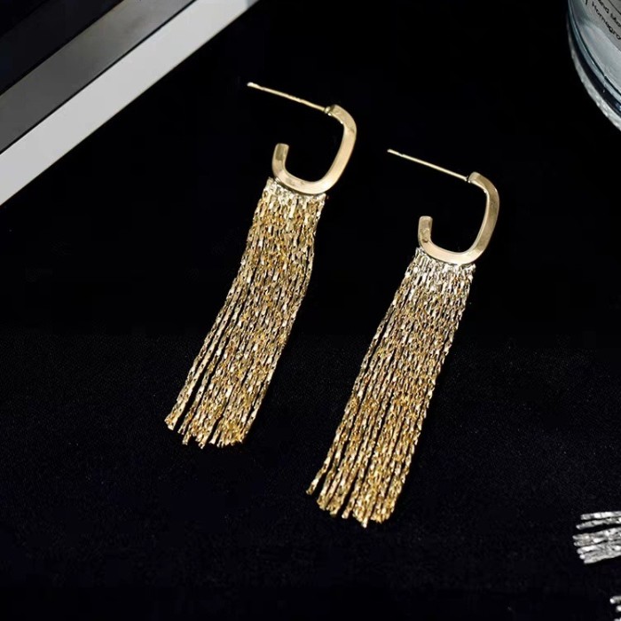 Geometric G Tassel Earrings for Daily Commute and Weekend Brunches