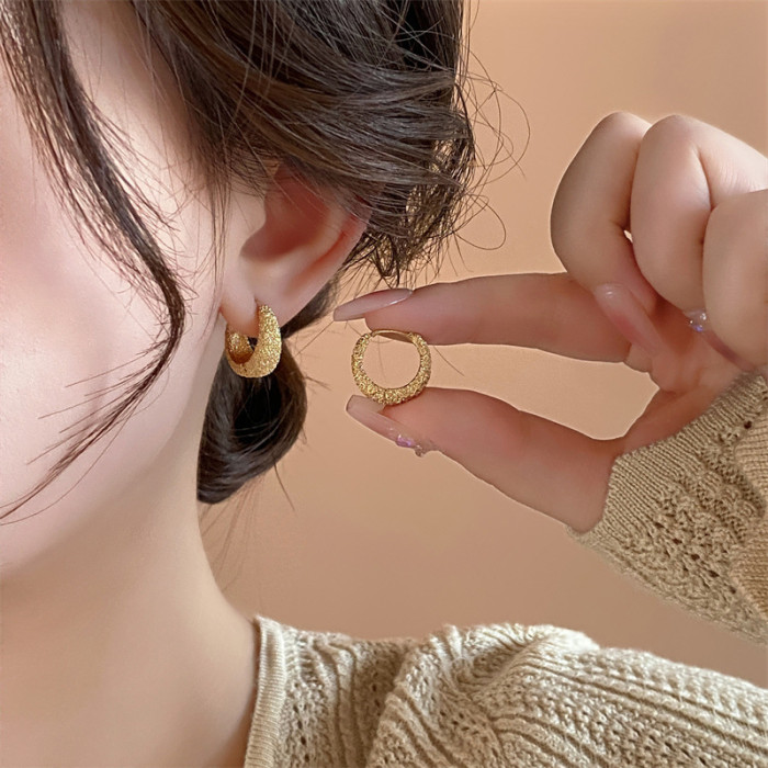 Minimalist Frosted Plain Hoop Earrings for Daily Commute and Holiday Gifting