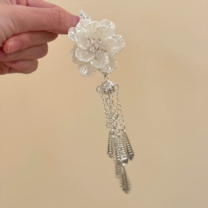 Elegant White Camellia Tassel Hair Accessories With Exquisite Texture For Daily And Dating