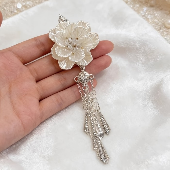 Elegant White Camellia Tassel Hair Accessories With Exquisite Texture For Daily And Dating