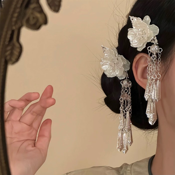 Elegant White Camellia Tassel Hair Accessories With Exquisite Texture For Daily And Dating