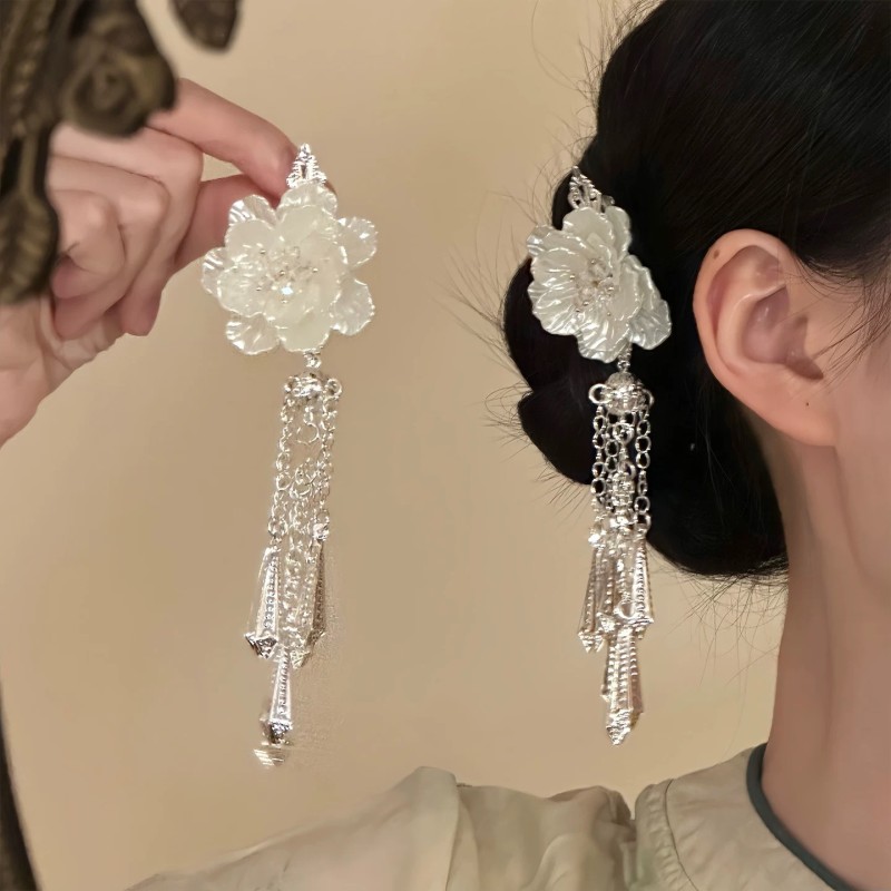 Elegant White Camellia Tassel Hair Accessories With Exquisite Texture For Daily And Dating