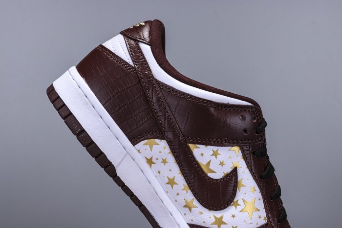 Nike SB Dunk Low Supreme Stars Barkroot Brown (2021)