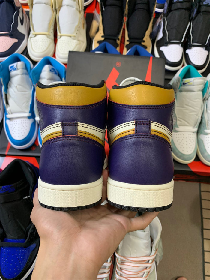 Air Jordan 1 Retro High 'Court Purple'