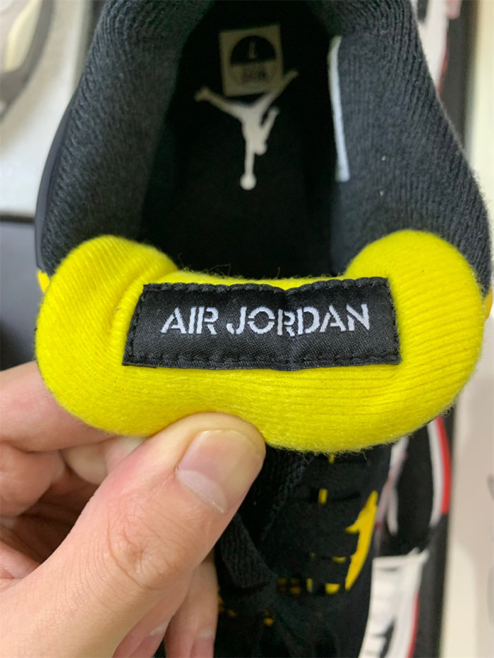 Air Jordan 4 Retro Thunder