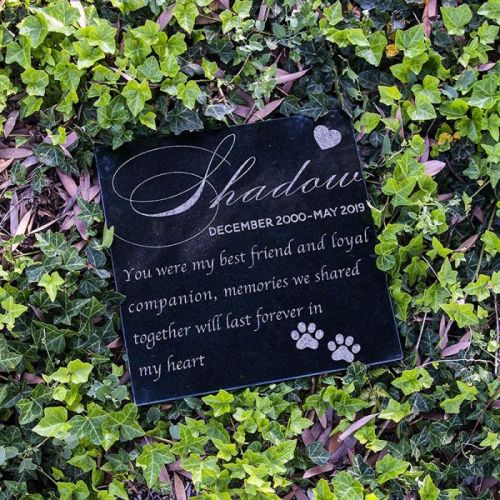 personalized-dog-memorial-stones-customized-pet-grave-marker-headstones-1