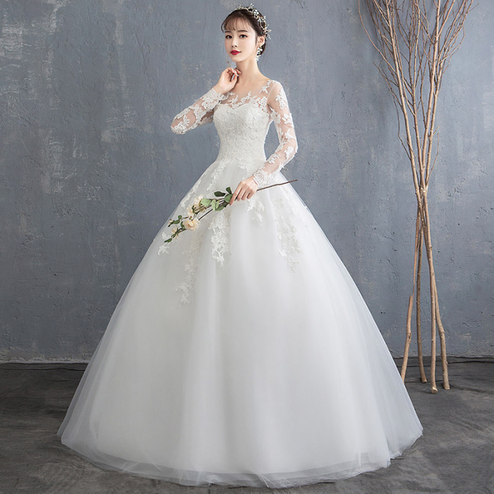 The new bride's long-sleeved simple white trailing princess maternity wedding dress