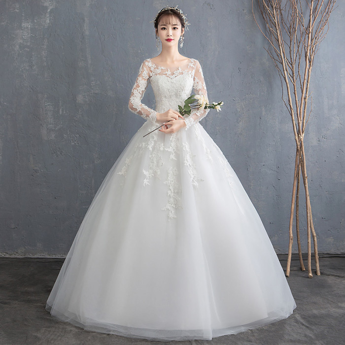 The new bride's long-sleeved simple white trailing princess maternity wedding dress