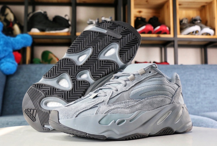Free shipping maikesneakers Free shipping maikesneakers Yeezy Boost 700 V2 Hospital Blue