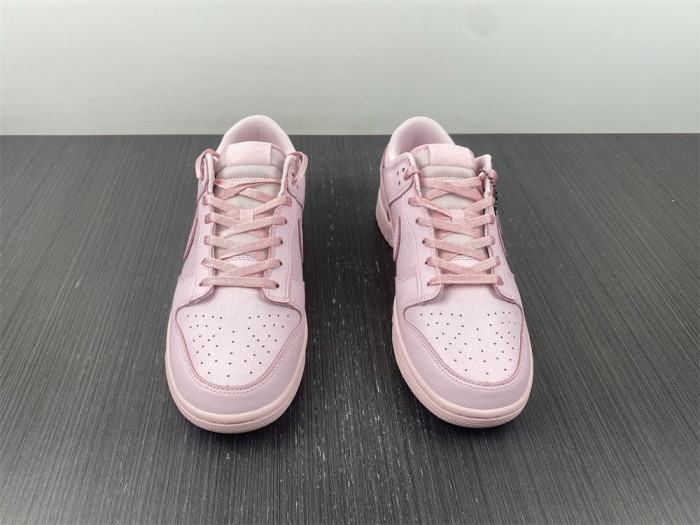 Free shipping from maikesneakers Nike SB Dunk Low Pink 921803-601