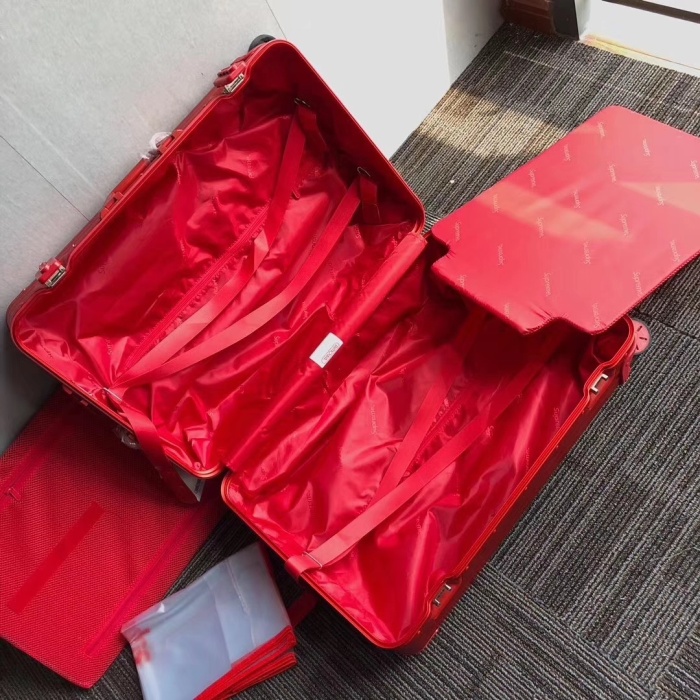 S*upreme Luggage (maikesneakers)