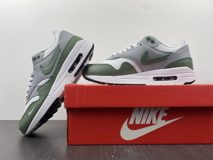 Free shipping from maikesneakers Nike WMNS Air Max Anniversary 1