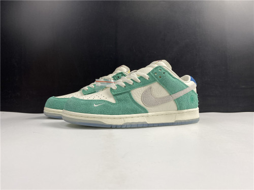 Free shipping from maikesneakers Kasina x Nike Dunk Low CZ6501-101