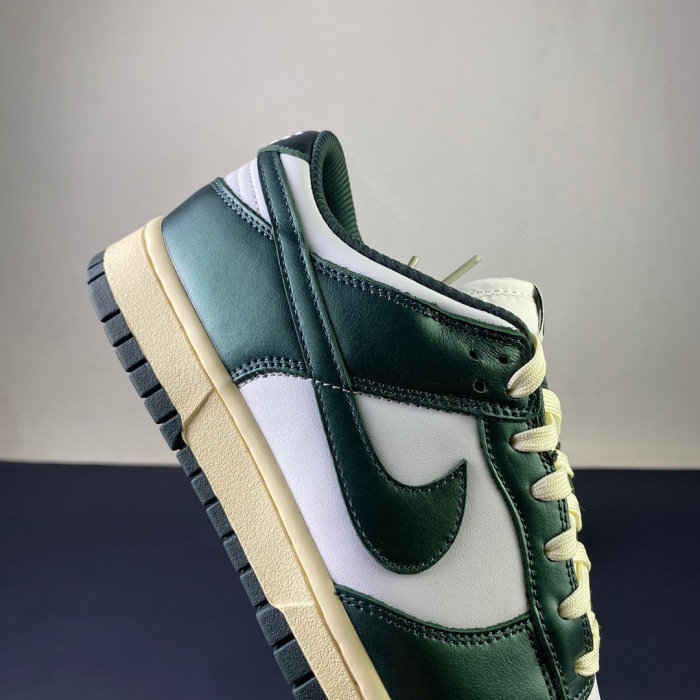 Free shipping from maikesneakers NIKE DUNK LOW Vintage Green DQ8580-100