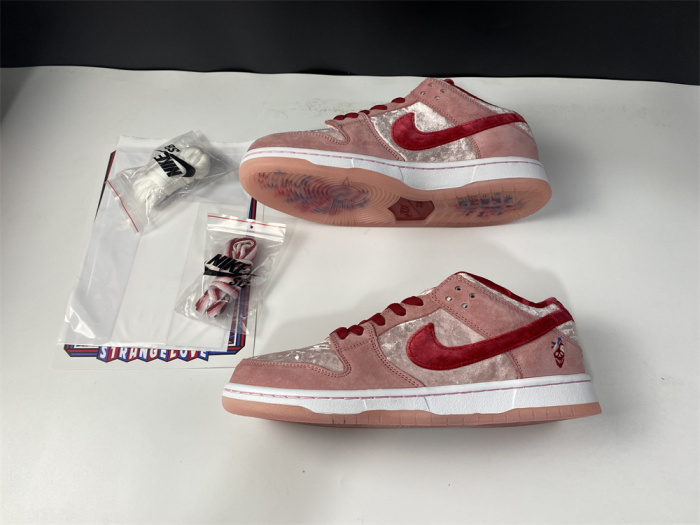 Free shipping from maikesneakers Nike Dunk SB Low CT2552-800