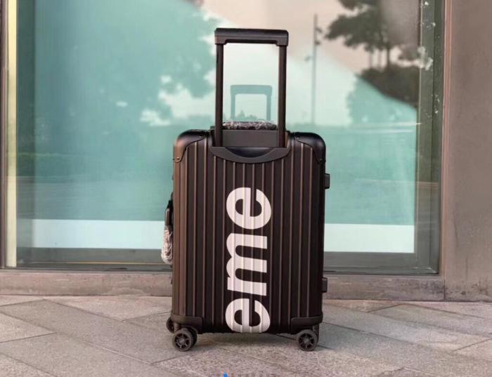 S*upreme  Luggage  (maikesneakers)