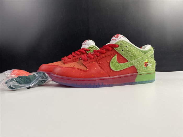 Free shipping from maikesneakers Dunk SB Nike SB Dunk High Strawberry Cough CW7093-600
