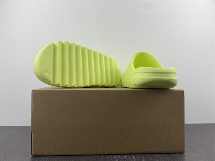 Free shipping maikesneakers Free shipping maikesneakers Yeezy Slide HQ6447