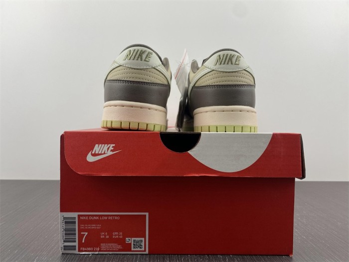 Free shipping from maikesneakers SB Dunk Low Khaki FB4960-210