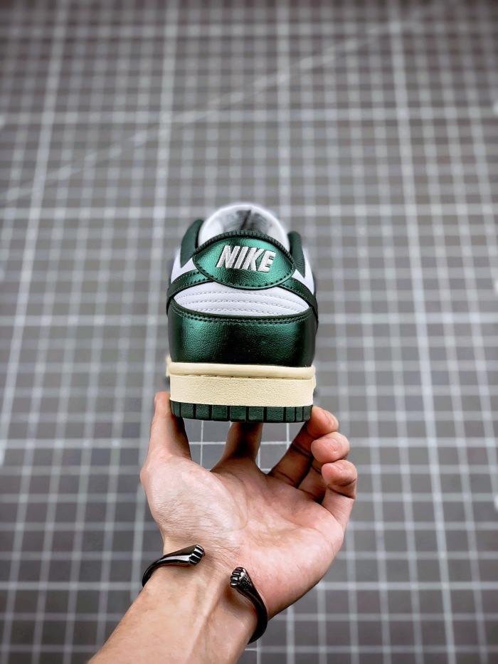 Free shipping from maikesneakers NIKE dunk   low    vintage green