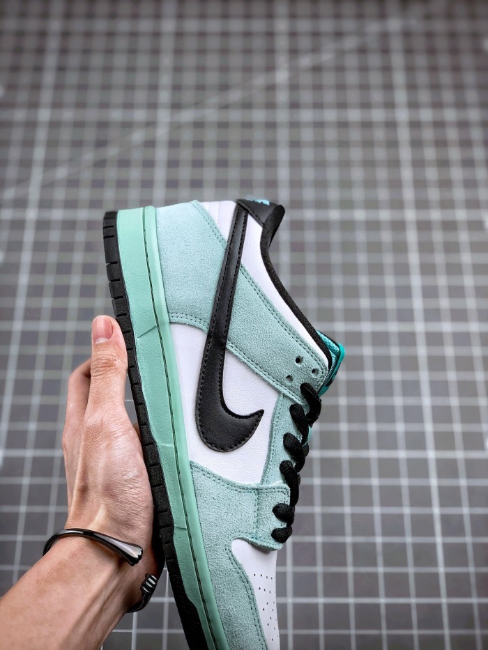 Free shipping from maikesneakers nike sb dunk low