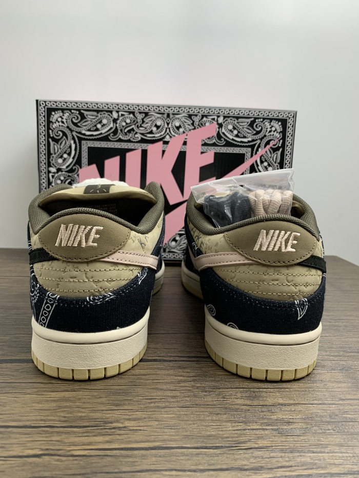 Free shipping from maikesneakers Travis Scott x Nike SB Dunk Low CT5053-001H