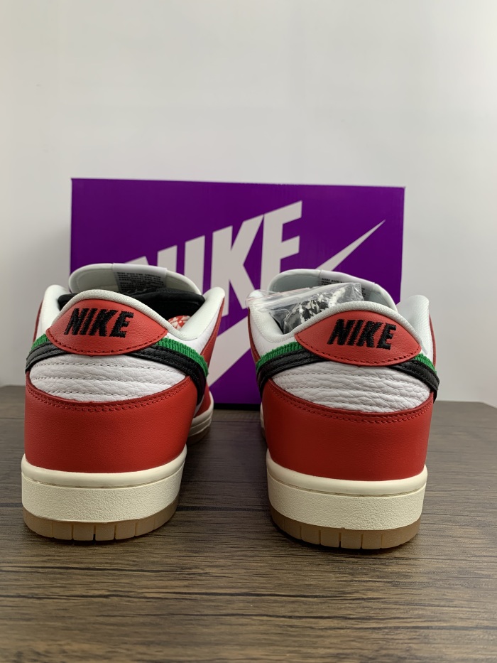 Free shipping from maikesneakers Nike SB Dunk Low +f*rame skate