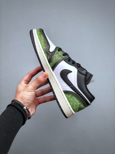 Nike Air Jordan 1 low  AJ1    (  maikesneakers)