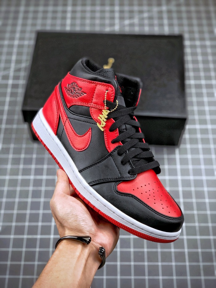 Nike  Air Jordan 1  High    AJ1    (  maikesneakers)