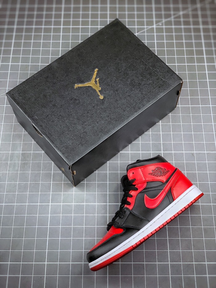 Nike  Air Jordan 1  High    AJ1    (  maikesneakers)